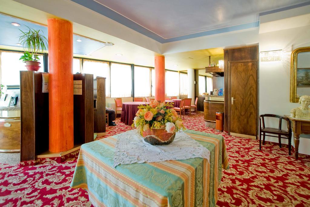 Hotel Ferrari Salsomaggiore Terme Luaran gambar